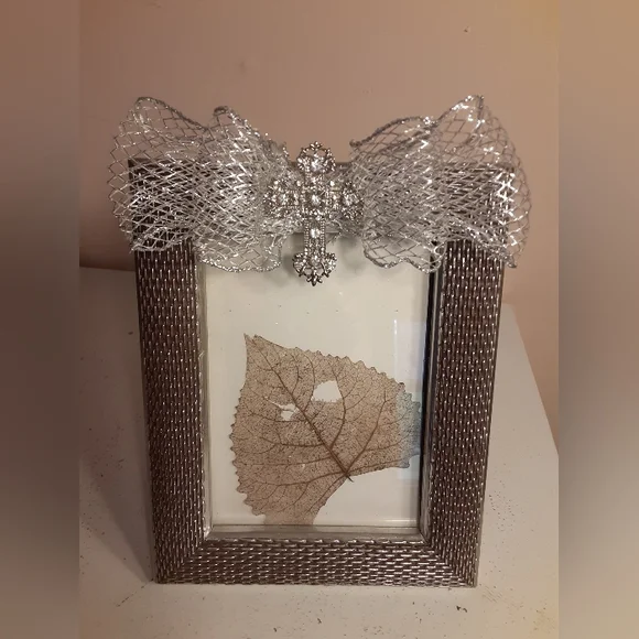 Set of two 5 by 7 picture frames - Picture 2 of 7